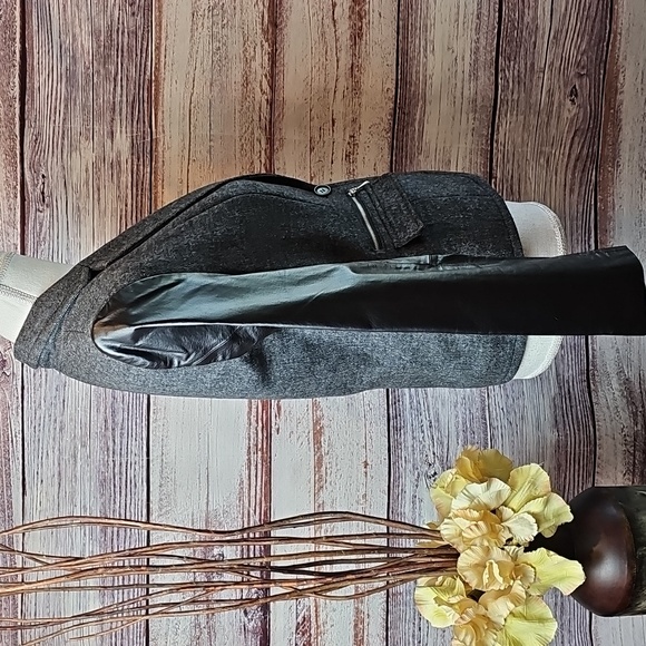 NEW BLACK WOOL TWEED AND LEATHER LONG SLEEVE MOTO JACKET - Picture 3 of 16